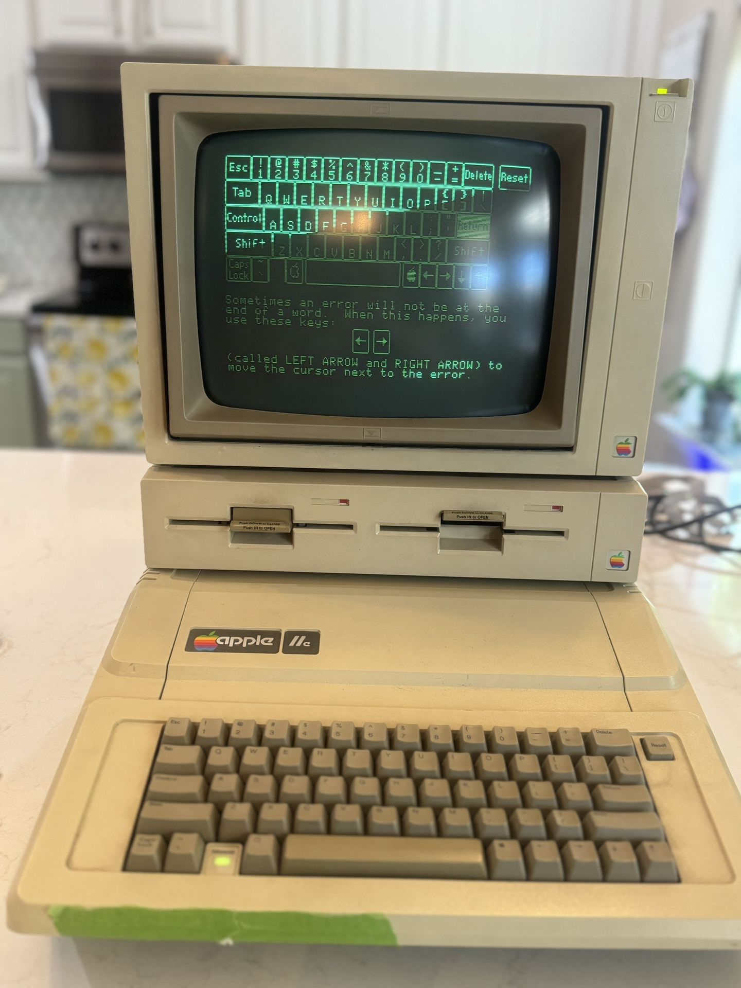 Vintage Apple IIe (2e) Computer w/Duo Drive and Monitor 