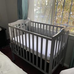 Foldable Mini Crib 