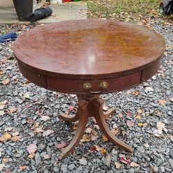 Round Mahogany Table Withdrawal
