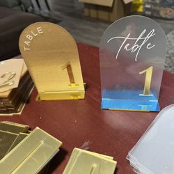 Wedding Table Numbers 1-20 with Stands – 5" X 7" Acrylic Mirrored Gold Table Number Holders, Perfect for Wedding Receptions, Parties, Anniversaries, a