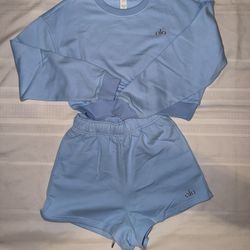 Blue cropped Alo crew neck pullover