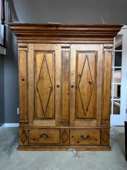 Drexal Heritage entertainment Armoire
