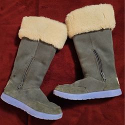 UGG - Boots - Tall Gray w/Hearts