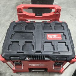 Milwaukee Rolling Packout 
