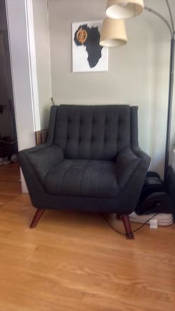 Retro Black Tufted Chair