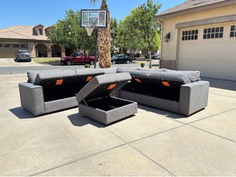 Thomasville Sectional Couch - Free Delivery