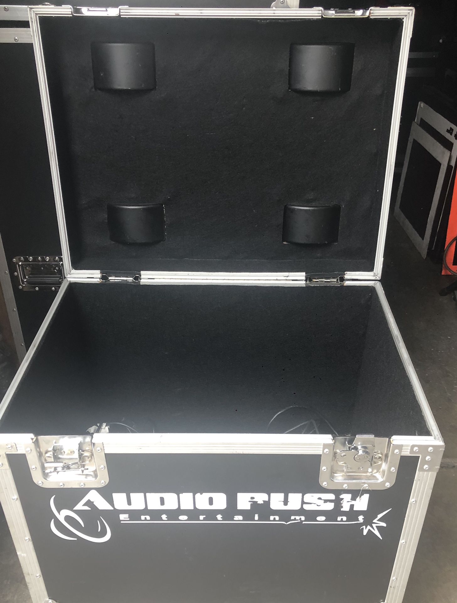 Road case for cables 140$