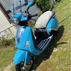 150cc Gas-powered Moped