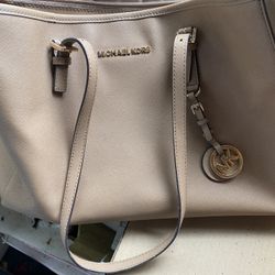 Michael Kors Pocket Book 