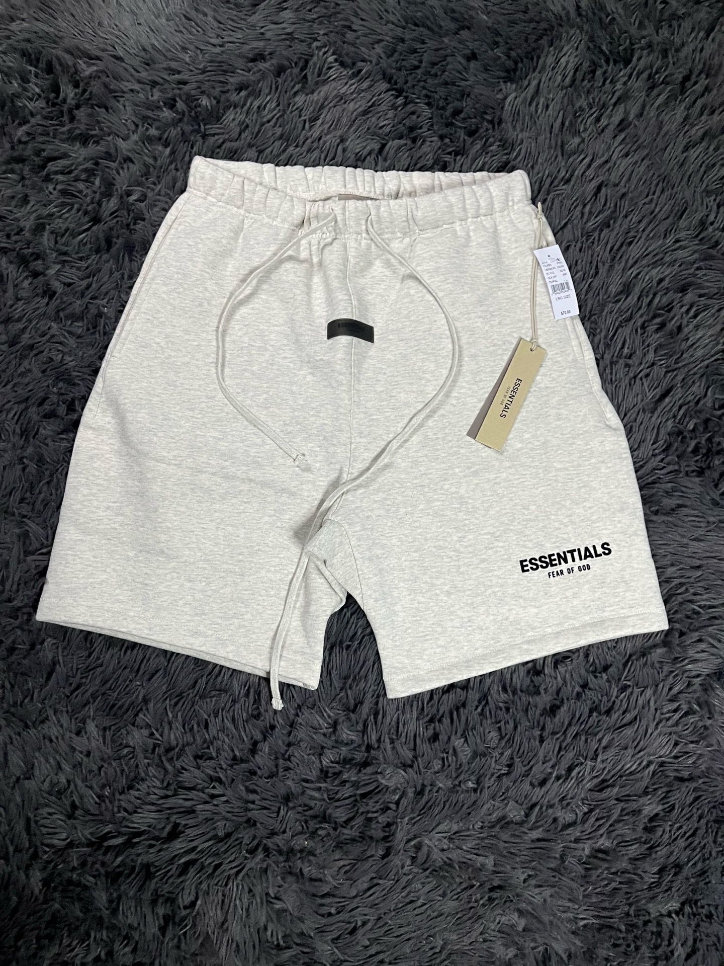 Light oat essential shorts size large