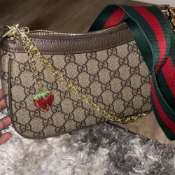 Gucci GG Supreme Mini Bag💚❤️🍓