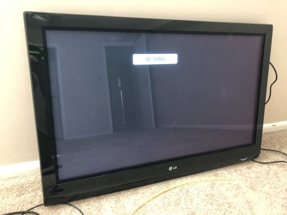 LG 45" hd plasmas flat screen tv like new