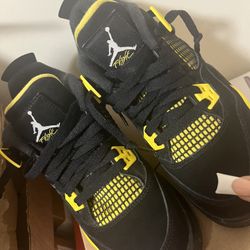 Jordan 4 Yellow And Black.