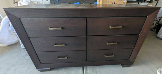 Coaster 6 Drawer dresser - brand new