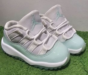 Nike Air Jordan 11 Retro Low (TD) Igloo
Size US 6C
PRE-LOVED 
Excellent used condition 
645107-103
No rips or stains 
Super clean inside and out 
Unis
