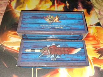 LOOT CRATE EXCLUSIVE MONSTER HUNTER 4 ULTIMATE RATHALIS SWORD PEN REPLICA...NEW & UNUSED...ADULT OWNED AND KEPT IN A SMOKE FREE HOME...$20 OBO...