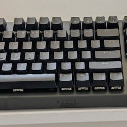 Like New Razer BlackWidow V4 Mechanical Gaming Keyboard -Green Switch , US Layout)