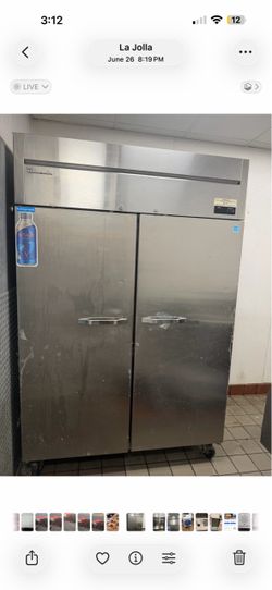 Double door refrigerator
