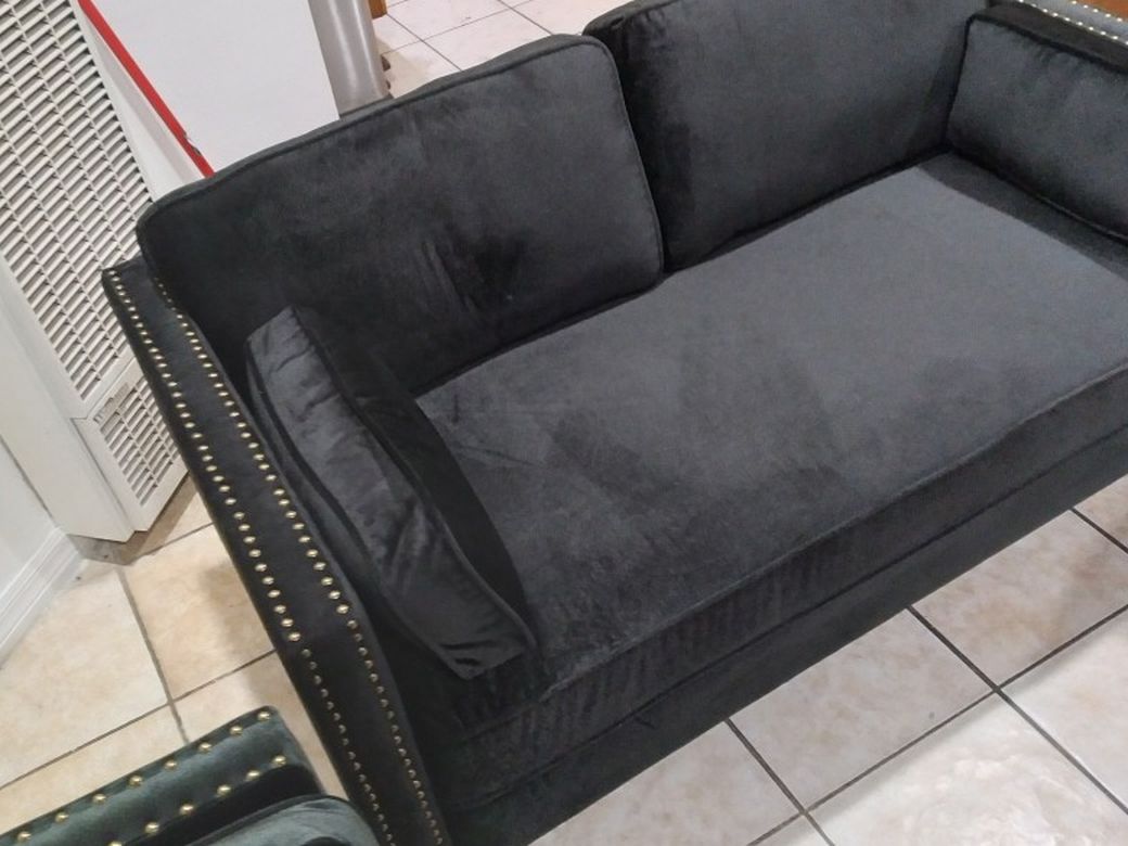 Black Velvet Loveseat $$$140$$$ Brand New NEW NUEVO Loveseat $140$ SHOWROOM LOVESEAT