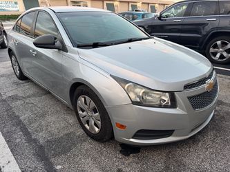 Chevrolet Cruze Silver 4-Door Sedan