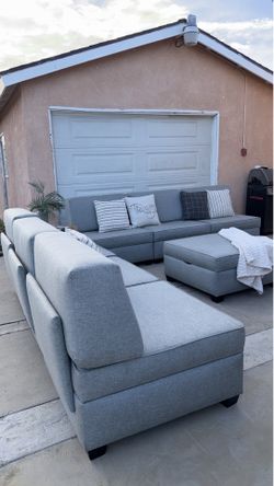 Grey sectional modular couch 🛋️