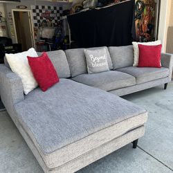 Beautiful Grey Sectional Couch 