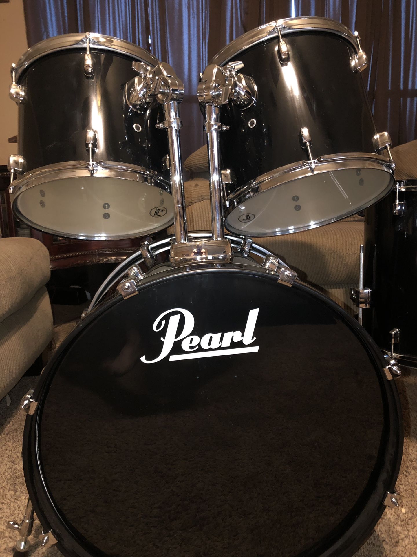 Pearl drum set all pieces shown included!