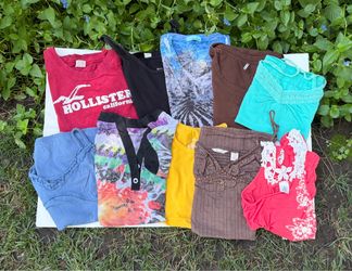 Juniors/Teens/Women shirt bundle, size Small & Medium