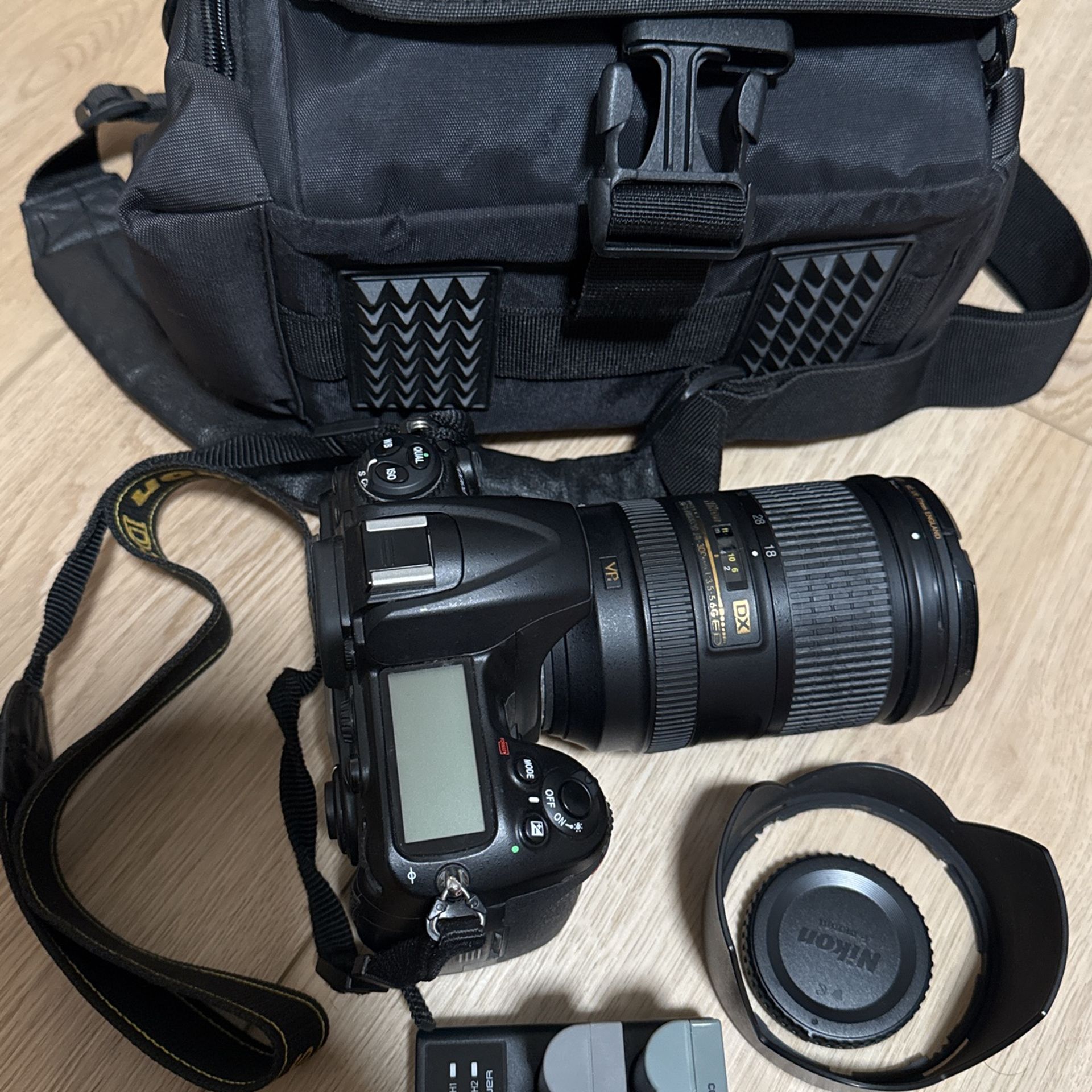 Nikon D300s With 18-300mm lense and bag/ battery