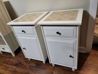 2 white wood nighstands.