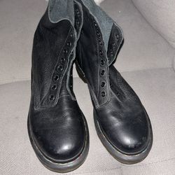 Dr. Martens 1460 Black Boots – Women’s 8 (Rainbow Stitching) – Excellent Condition