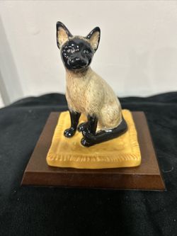 Gorgeous Royal Doulton  Siamese cat sculpture