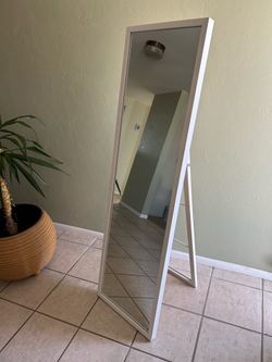 Standing mirror with easel