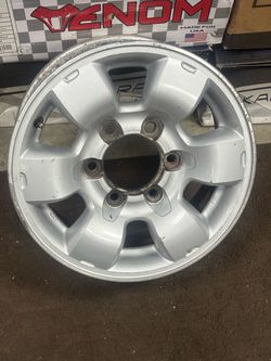 Nissan rim wheel 15 inch for old truck 6 lugs bolt pattern 5.50 inch 139.70 mm Only one rim