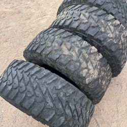 35s Yokohoma Geolander M/T  35s R17s