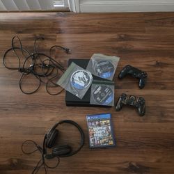Ps4 With 2 Remotes N Head Set N Games