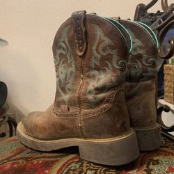 Justin leather women’s round toe boots
