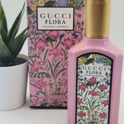 Gucci
 
Flora Gorgeous Gardenia Eau de Parfum

1.6 fl 