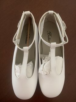 White shoes for girl. Jumping jacks brand.