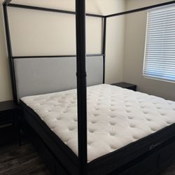 Living Spaces King Canopy Bedroom Set 