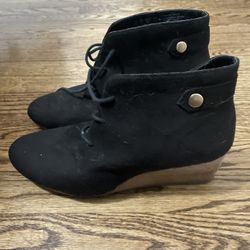 Women Wedge Boots ($10/pair)