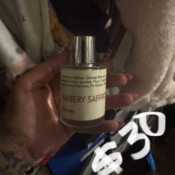 Dossier Perfume