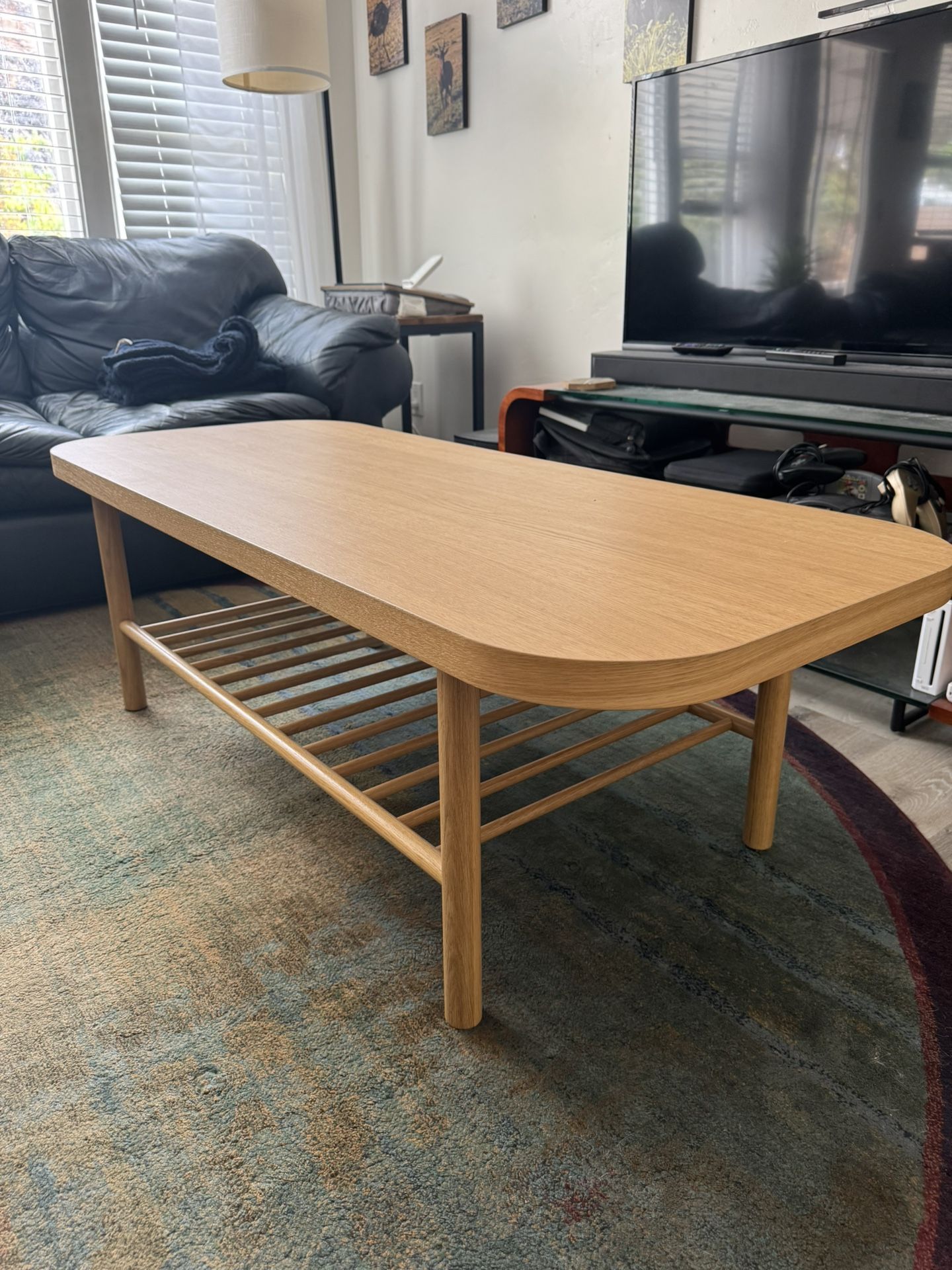 Modern Oak Coffee Table – Excellent Condition