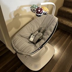 4moms MamaRoo Multi-Motion Baby Swing, Bluetooth Enabled with 5 Unique Motions, Grey