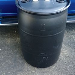 Black Plastic 55 Gallon Barrels / Rain Barrels 
