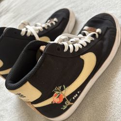 Nike Blazer Mid Pomegranate Blazer Sneakers Men Size 6.5 / Women Size 8.5