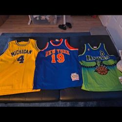 Jerseys Starting At 30$ Message Me On What 1 Your Interested In Also Got A Kansas City And Eagles Hat That Could Go With Each Jersey If You Would Like