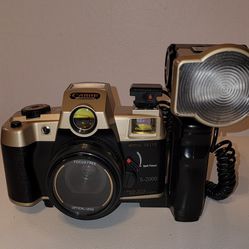 Canon Camera With Accessories. 