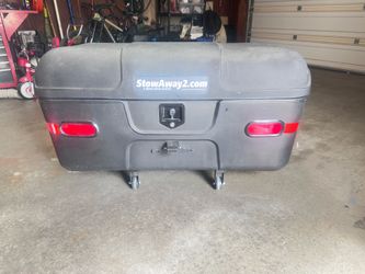 Cargo carrier with swingaway hitch