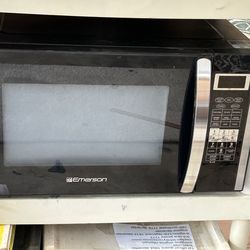 Emerson 1000 watt microwave